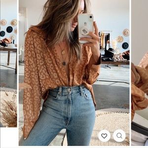 12th Tribe Gold Rush Gold Leopard Blouse Size Small